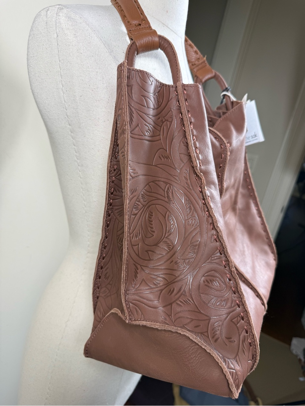 The Sak Los Feliz Large Tote Teak Leaf Embossed Leather - Picture 4 of 6